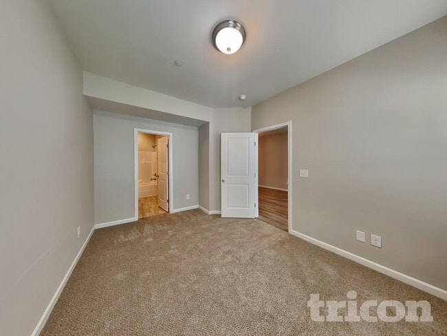 Photo - 302 Woodfern Ct