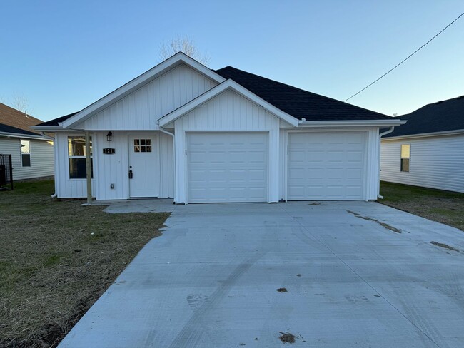 Building Photo - BRAND NEW BUILD: 3 BEDROOM/ 2 BATHROOM HOUSE IN CARTERVILLE MO WITH 2 CAR GARAGE!!!