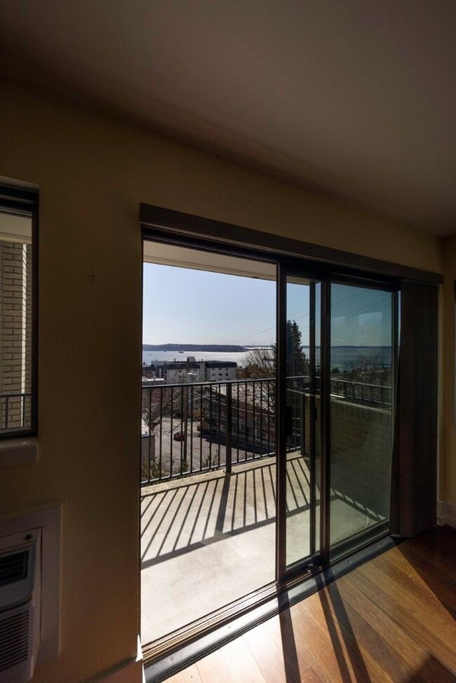 Photo - 3Bd/1.75Ba Seattle Condo Unit 301