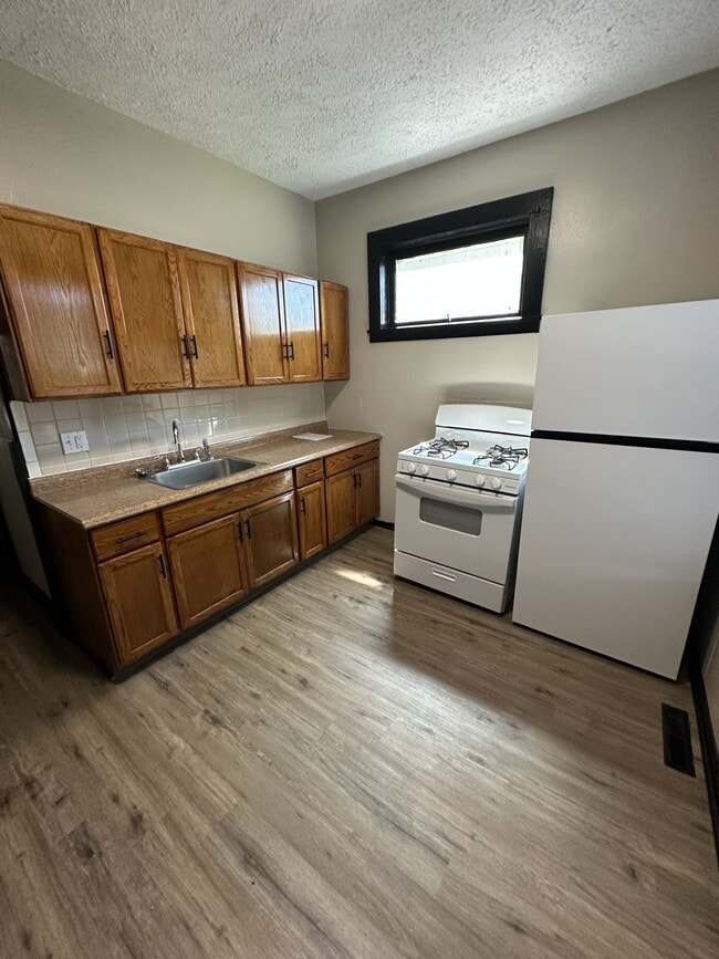 Building Photo - 226 W 20th St Unit 1