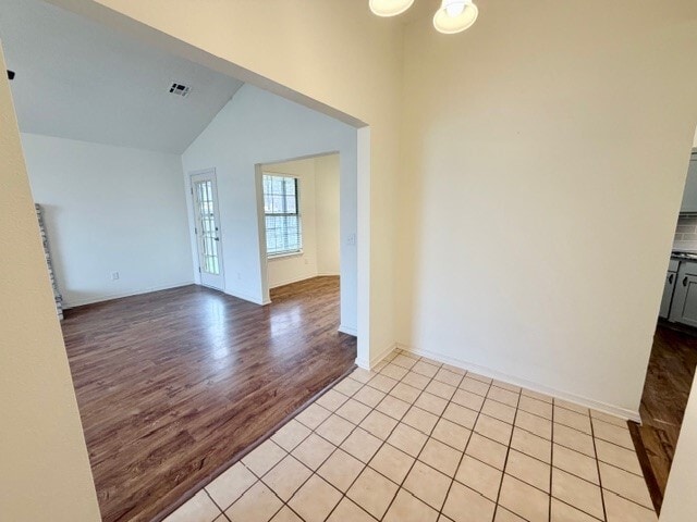 Photo - 570 Terry Ave