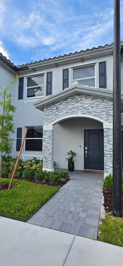 Photo - 1071 SE 2nd St
