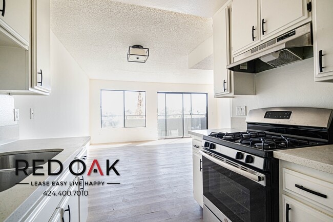 Photo - 11823 Victory Blvd Unidad 214