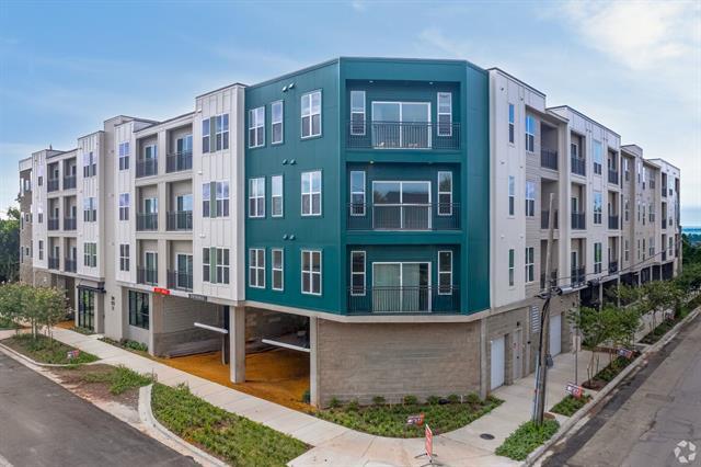 Building Photo - 596 W 9th St Unit 431 Rental