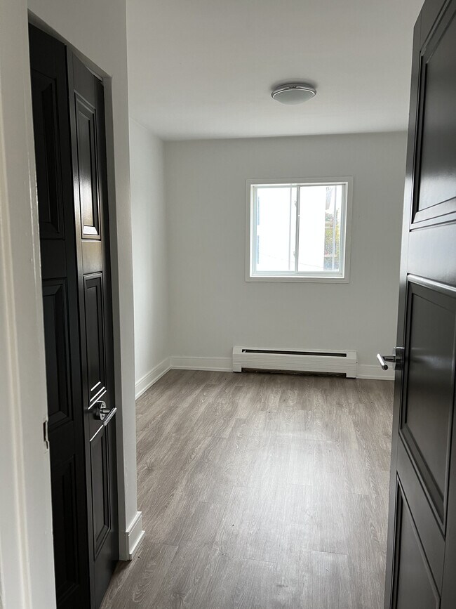 Photo - 792 Hughson St Unit 14