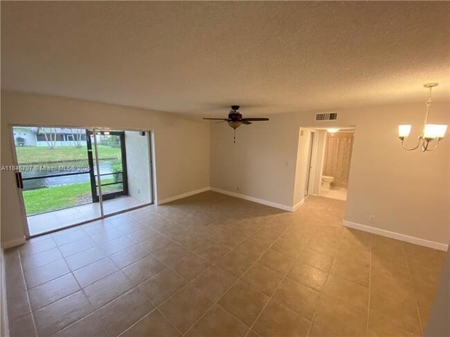 Building Photo - 713 Gardens Dr Unit 102