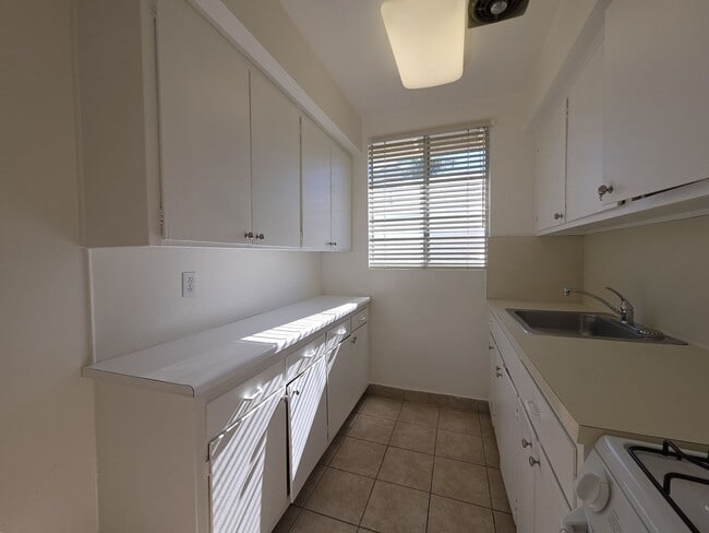 Photo - ***MOVE IN SPECIAL!!!*** Second floor 1 bedroom, 1-Bathroom Apartment located Sherman Oaks Unit 10