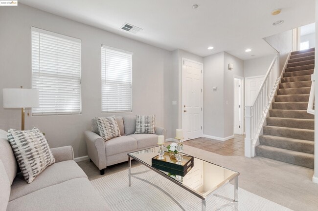 Photo - 271 Washington Dr