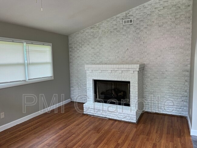 Photo - 1100 Vickery Dr