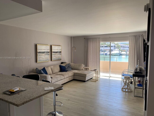 Building Photo - 220 Kings Point Dr Unit 106 Rental