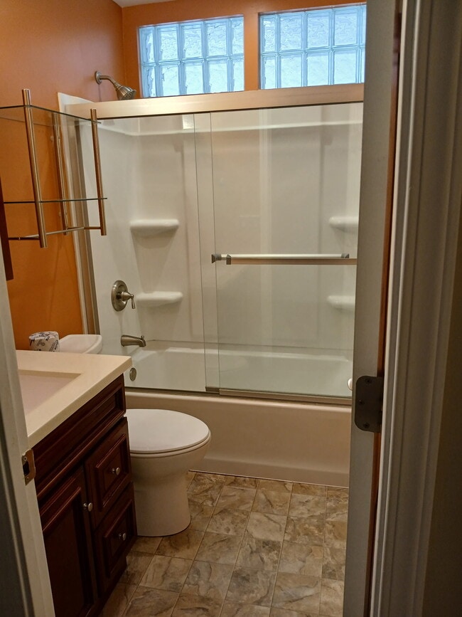 Photo - 2472 Beech St