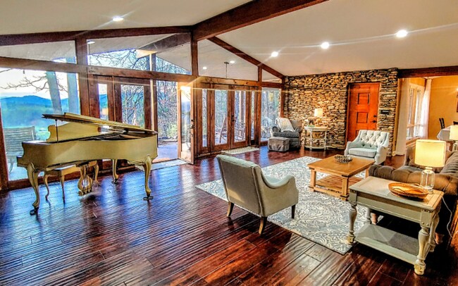 Photo - 519 Chestnut Gap Rd