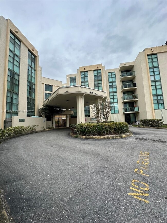 Photo - 2055 SW 122nd Ave Unidad 201