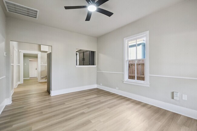 Photo - 2332 E hughston 78202