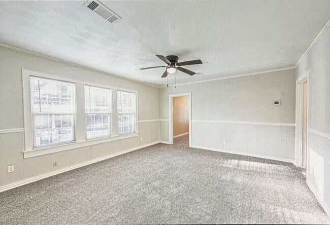 Photo - 208 W Lobit Ave