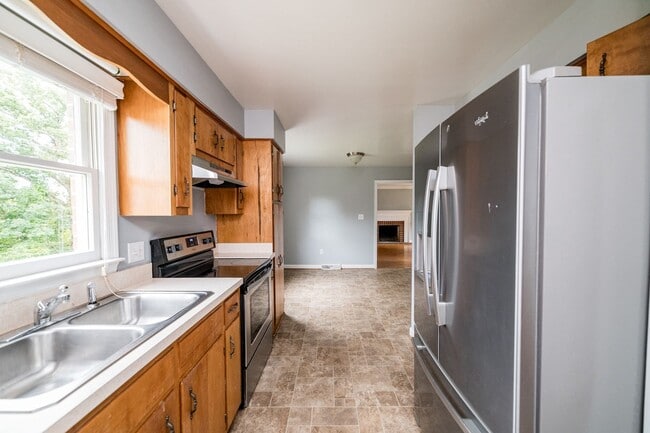 Photo - 5 Bedroom || 3 Bathroom Home