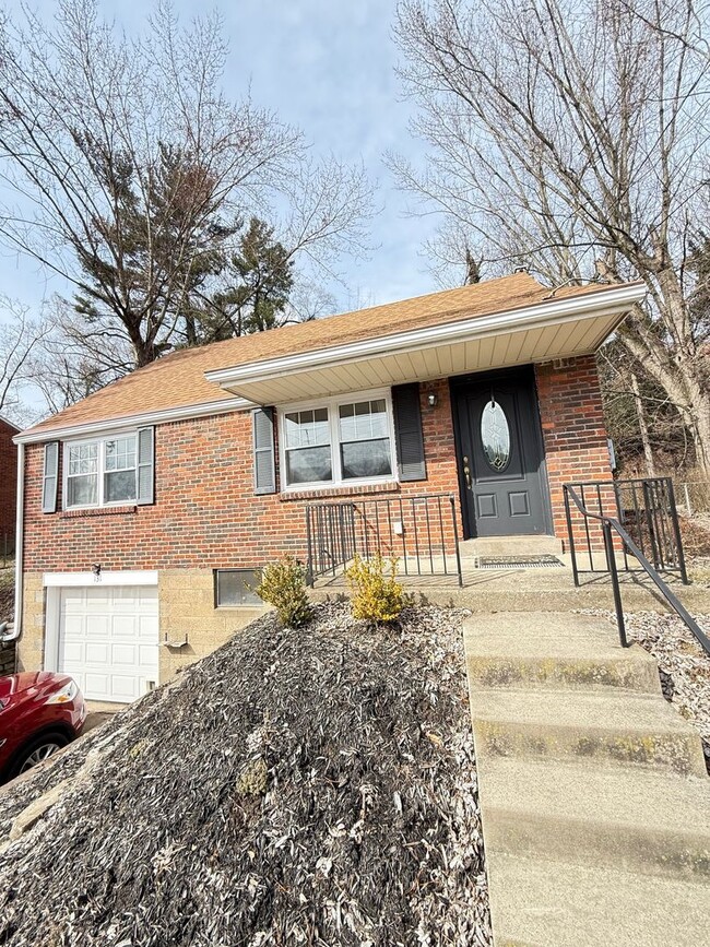 Charming 2 or 3 Bedroom House in Penn Hill... - Charming 2 or 3 Bedroom House in Penn Hill...