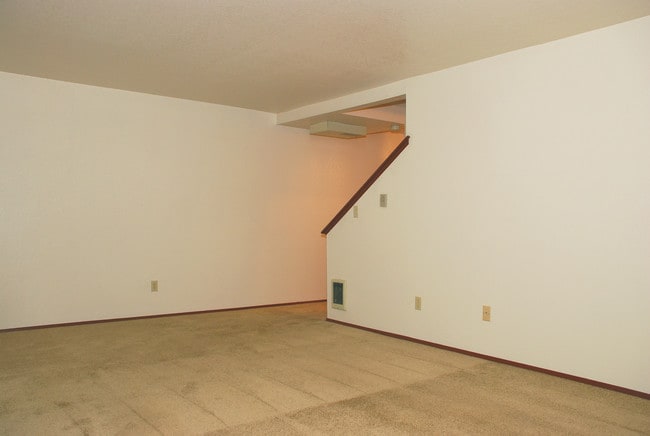 Deerfield West Apartments