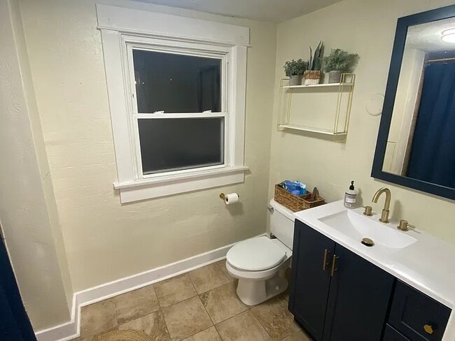 Photo - 563 Broad Blvd