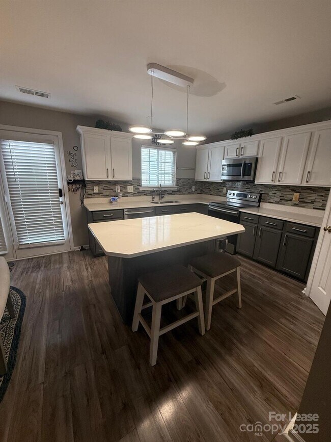 Photo - 18506 Oakhurst Blvd