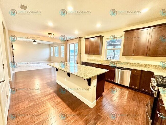 Photo - Spacious 4-Bedroom Gem in Somersett with S...
