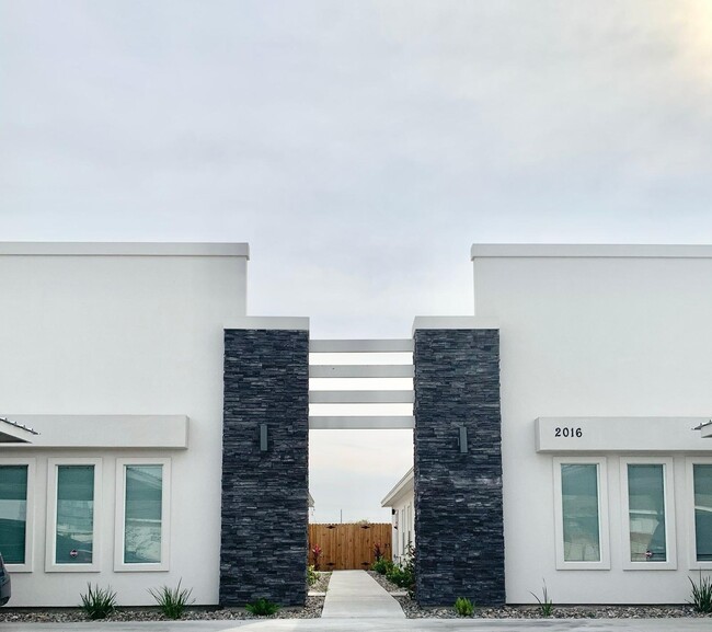 Photo - 2016 Summerland Ln Unit 3