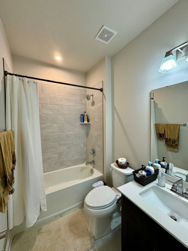 Beautiful, 3BR/3BA, Ranch with Bonus Room Rental House Rental in