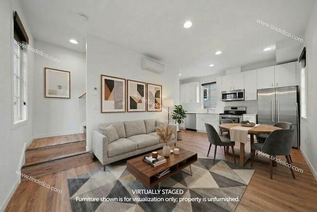 Building Photo - Modern Three-Story Townhouse in Hosford-Abernethy - W/S/G Included & Pet Friendly!