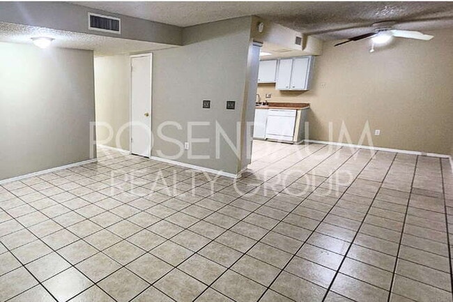 Photo - 3313 W Harmont Dr Unit 1