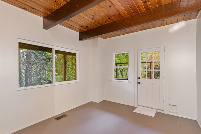 Photo - 753 Oakmont Ln