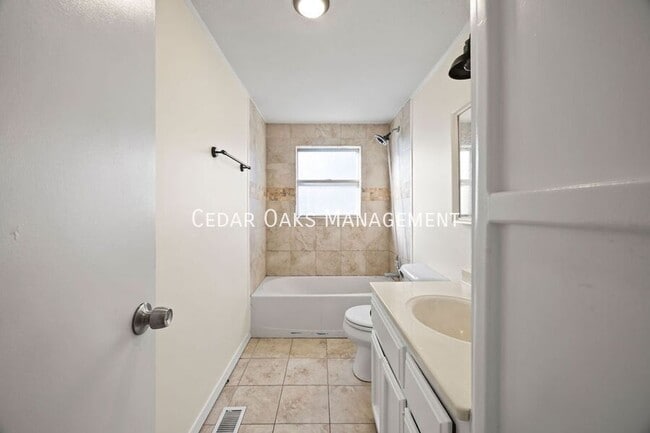 Photo - 1935 Lee St