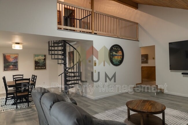 Photo - 2422 56th St