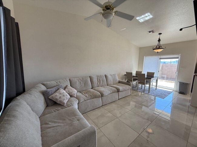 Photo - Yuma Meadows Townhouse - Furnished / Unfurnished