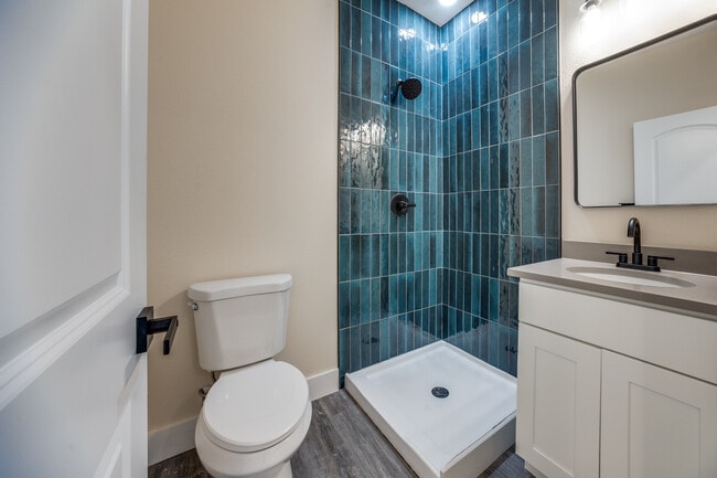 Photo - 511 N Davis Dr