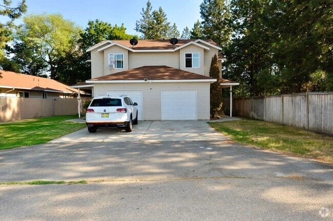 Building Photo - For Rent – 3 Bed, 1.5 Bath Duplex in Post ... Rental
