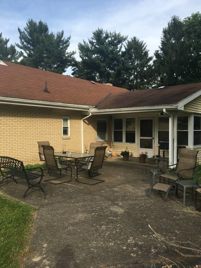 private back patio - 3350 Gibsonia Rd