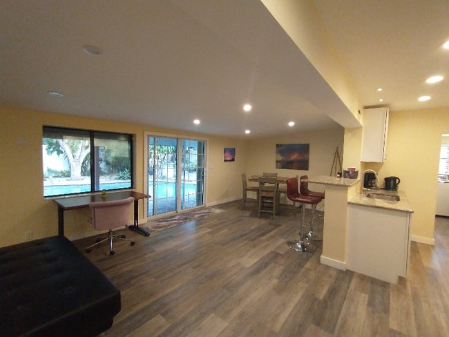 Photo - 1865 Washington Ave