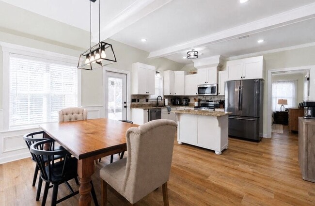 Photo - 901 Sugarberry Dr