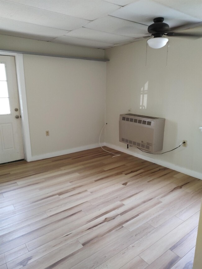 Building Photo - 10 Oak Hill St Unit 3 Rental