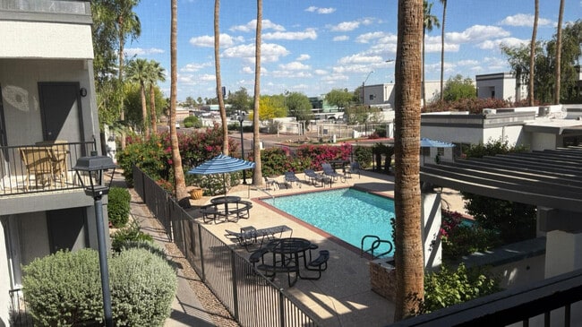 Photo - 740 W Elm St Unit 207