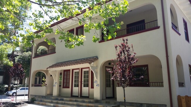 Building Photo - Updated 2 Bedroom, 1.5 Bathroom with Indoo... Unit 647 Rental