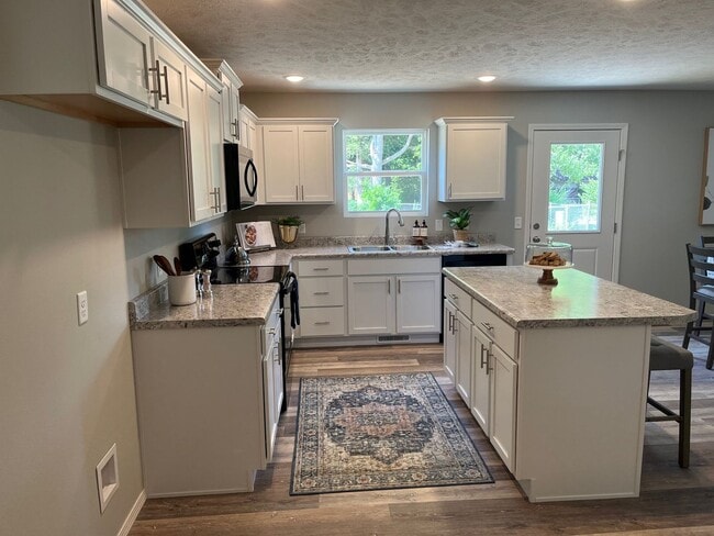Photo - 287 W Granada St