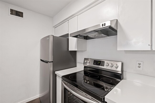 Photo - 4859 Cedar Springs Rd Condo Unit 156