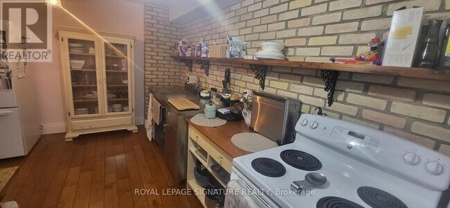 Photo - 714 The West Mall Unité 405