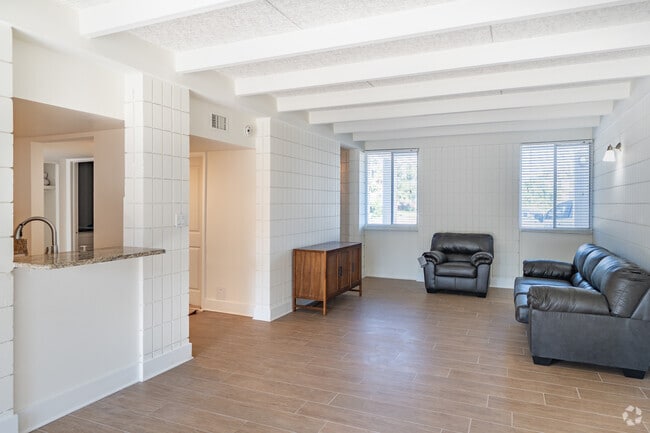 2BD, 2BA - 850SF - Living Room / Dining Room - The Oasis Club