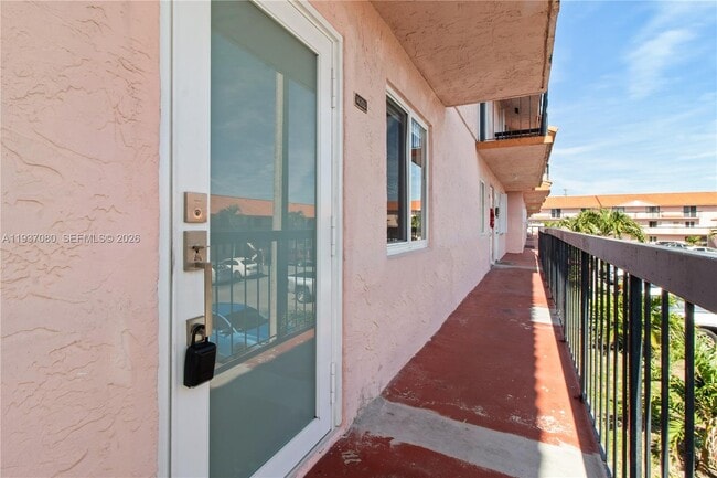 Building Photo - 2162 W 60th St