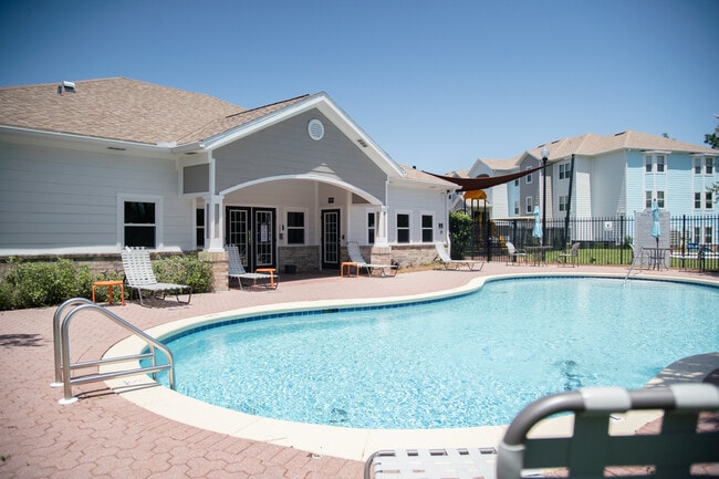 Building Photo - Pinnacle at Hammock Place