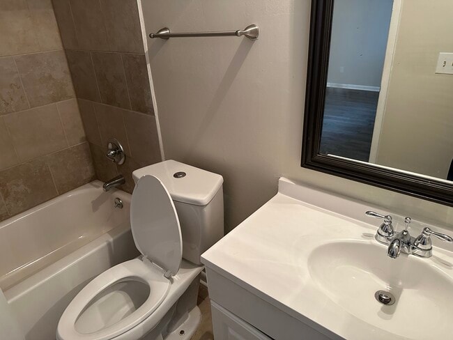 Photo - 3156 Heathstead Pl Unidad E