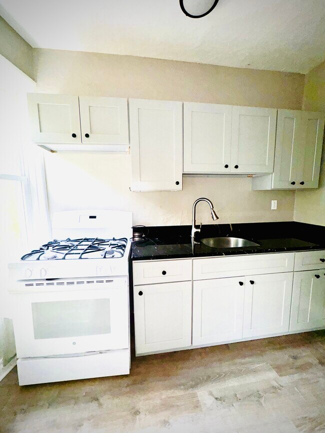 Photo - 17 Elwood Pl Unit 407