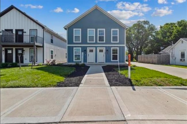 Building Photo - 156 SW 8th St